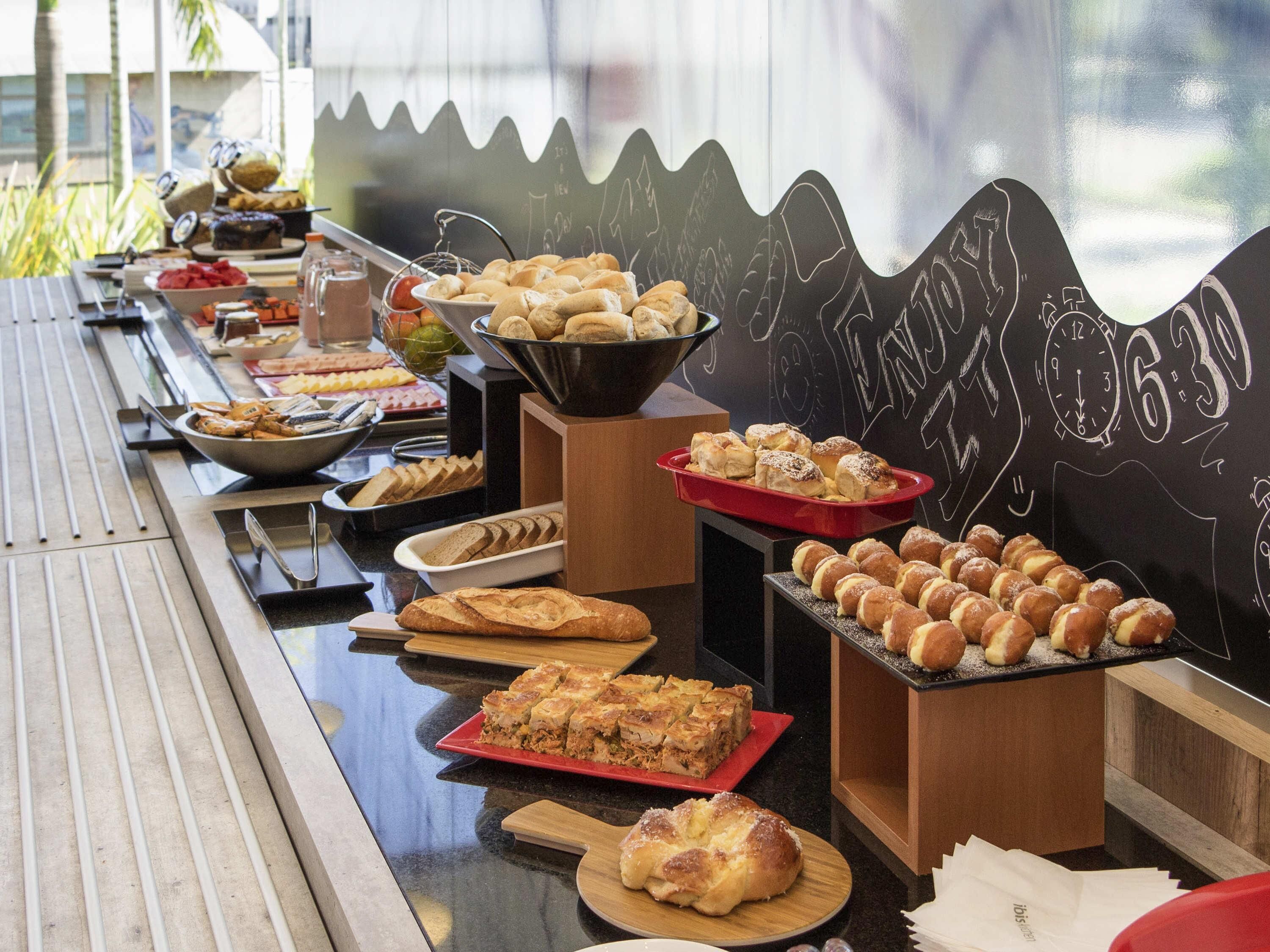 daily continental breakfast (brl 45 per person)