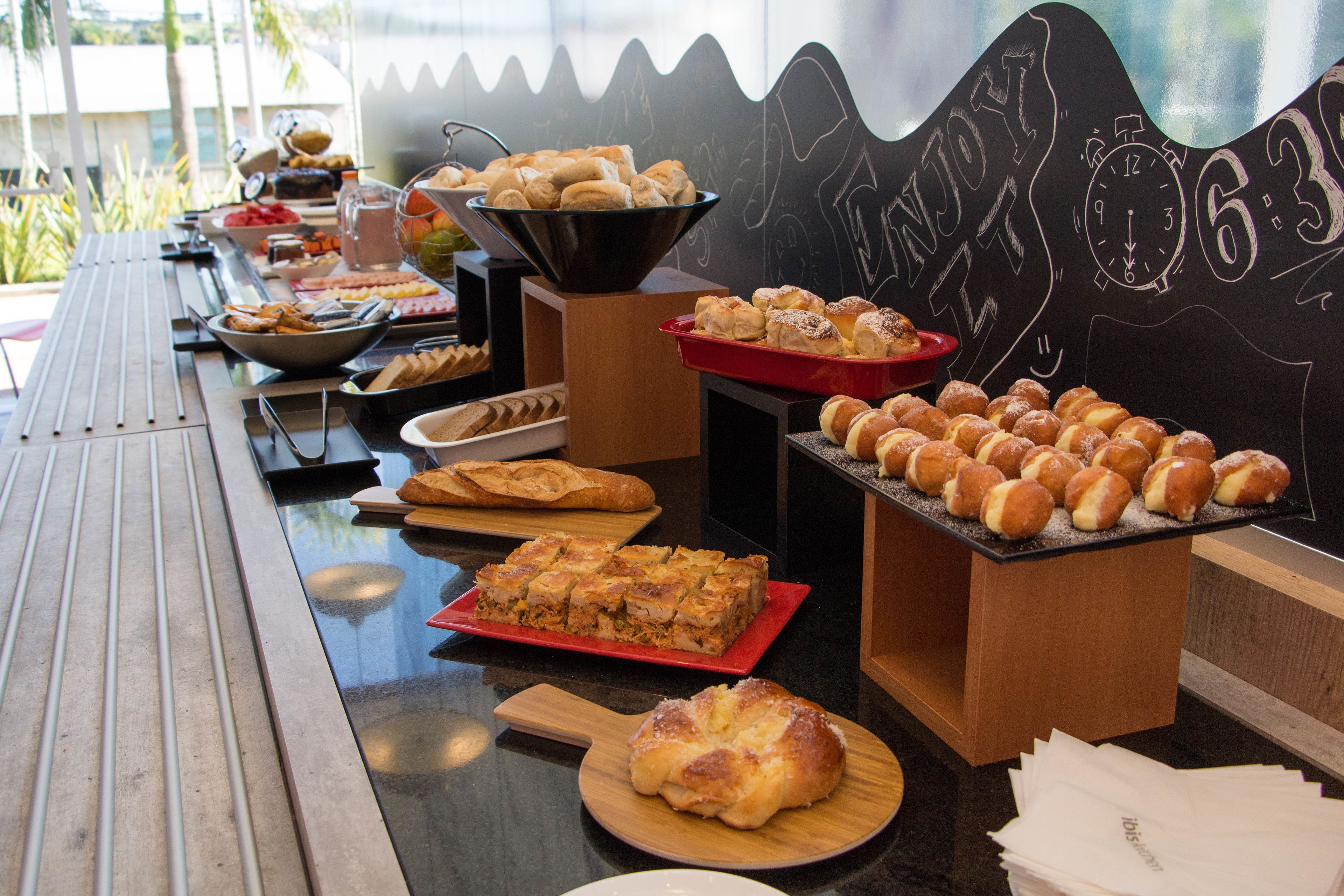 daily continental breakfast (brl 45 per person)