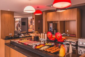 Daily buffet breakfast (BRL 53.00 per person)