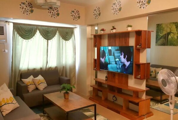Condo, 1 Bedroom | Living room | Smart TV, Netflix - Roy's Condo Pad (Davao)
