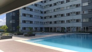 Outdoor pool - Roy's Condo Pad (Davao)