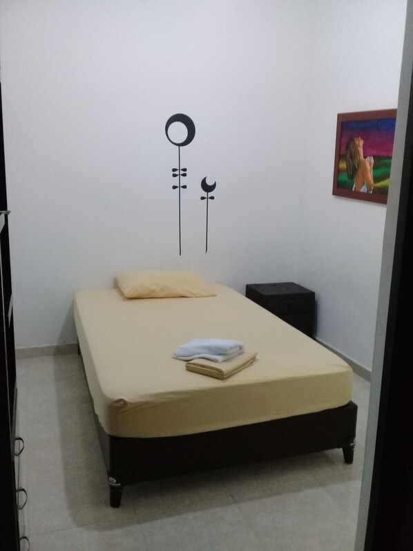 Iron/ironing board, free WiFi, bed sheets