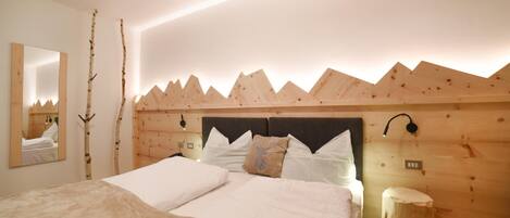 Free cribs/infant beds, free WiFi, bed sheets