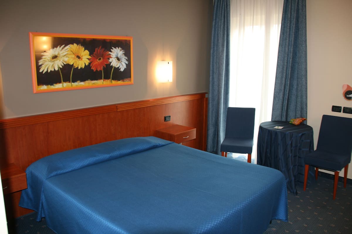 minibar, in-room safe, desk, free wifi