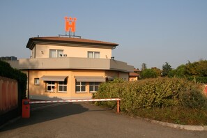 Mặt tiền nơi lưu trú