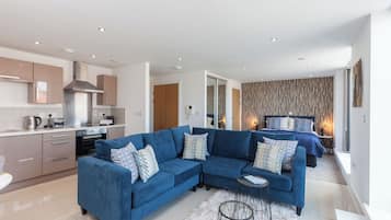 Executive Penthouse Studio | ครัวส่วนตัว | ตู้เย็น, ไมโครเวฟ, เตาอบ, เตาประกอบอาหาร