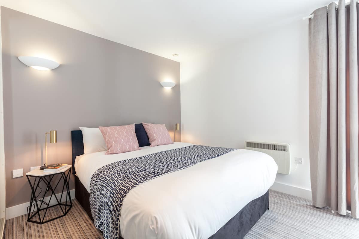 Apartamento, 1 quarto | 1 quarto, quartos à prova de som, ferros/tábuas de passar roupa