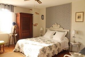 Comfort kamer (La Lectouroise) | Geluiddichte muren, een strijkplank/strijkijzer, gratis babybedden