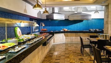 4 restaurants, breakfast, lunch served; local and international cuisine