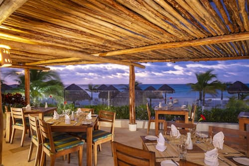 5 Restaurants; Frühstück, Mittagessen und Abendessen werden serviert