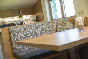 Apartment (Gletscherblick) | Essbereich im Zimmer