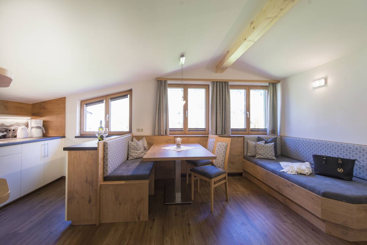 Apartment (Gletscherblick) | Private kitchen | Fridge, microwave, stovetop, dishwasher