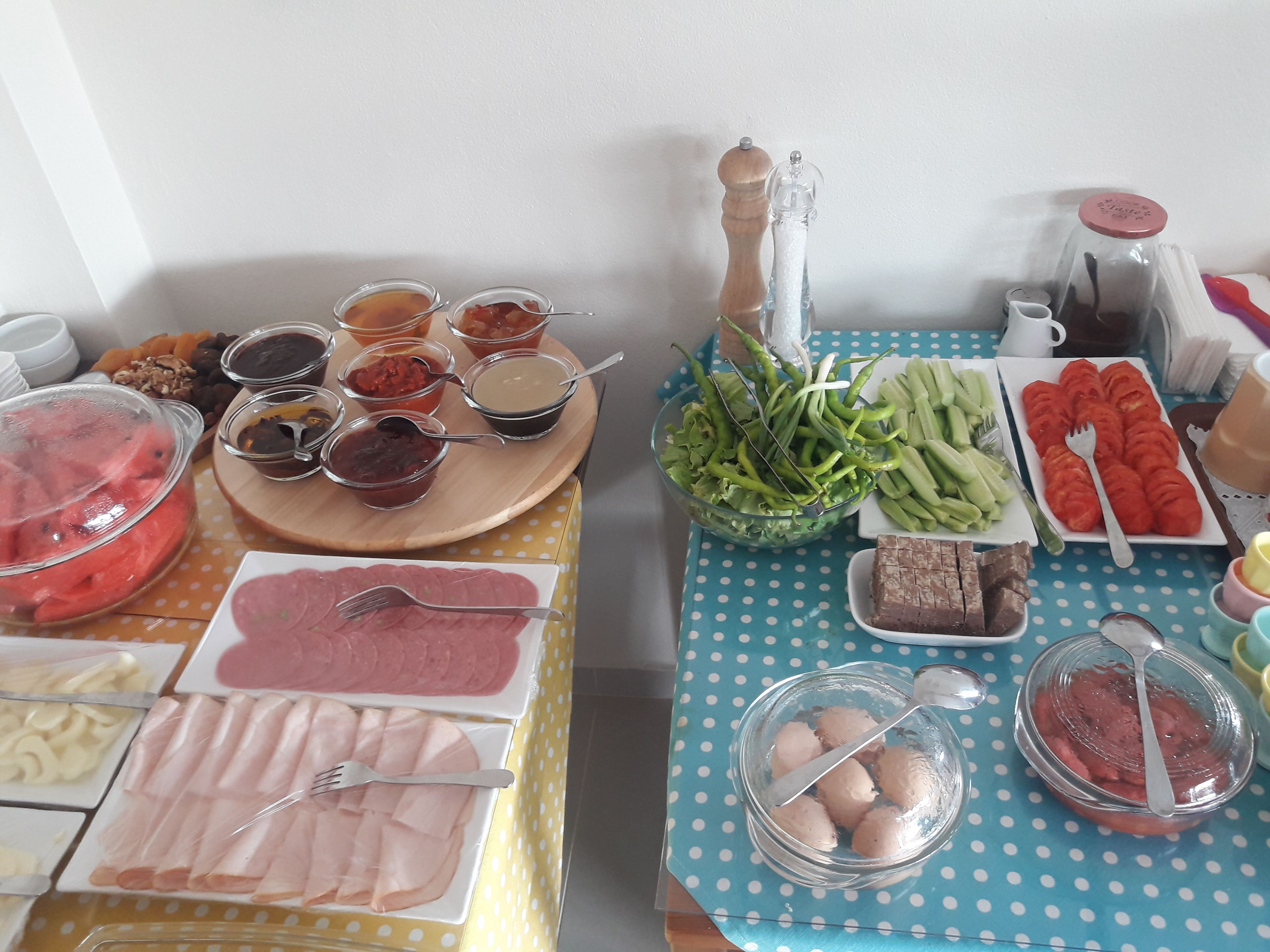 breakfast, lunch and dinner served