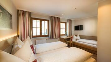 Schreibtisch, schallisolierte Zimmer, kostenloses WLAN, Bettwäsche