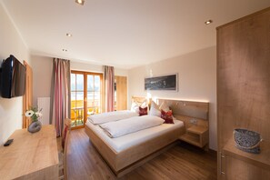 Desk, soundproofing, free WiFi, bed sheets - Silberkrug (Dorfgastein)