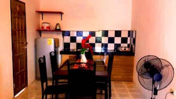 Townhouse, 2 kamar tidur | Makan di kamar