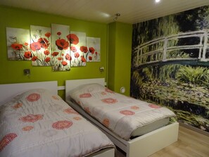 Room (2)