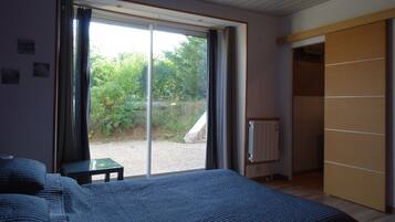 Room (1) | Individually decorated, individually furnished, desk