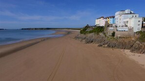 Una playa cerca