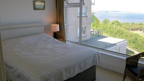 2 bedrooms, iron/ironing board, free WiFi - Croft Court 52 (Tenby)