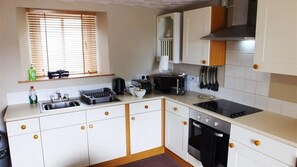 Private kitchen - Cosheston Apartments 5 (Pembroke)