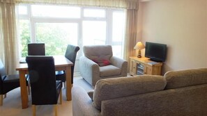 TV - Croft Court 133 (Tenby)