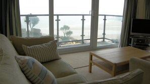 Living area - Croft Court 32 (Tenby)
