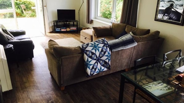 TV - Castle View (Saundersfoot)
