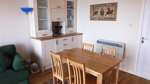 Dining - Beach Court 24 (Saundersfoot)