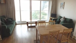 Unclassified image, 3 of 19, button - Beach Court 24 (Saundersfoot)