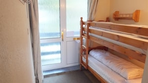 1 bedroom, free WiFi, bed sheets