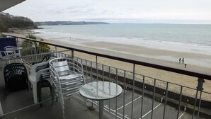 Unclassified image, 2 of 19, button - Beach Court 24 (Saundersfoot)