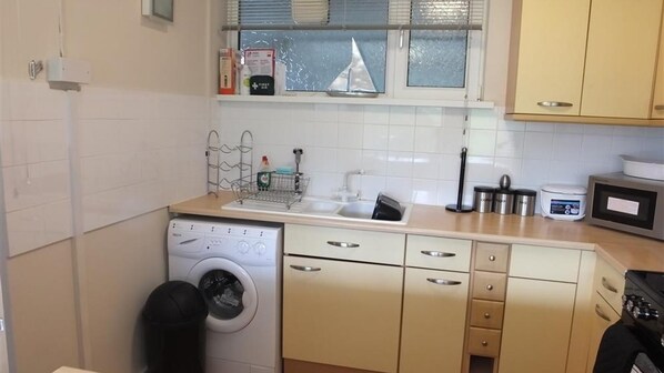Unclassified image, 1 of 16, button - Croft Court 16 (Tenby)