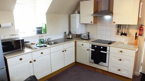 Kjøleskap, mikrobølgeovn og fryser