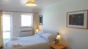 3 bedrooms - Freshwater Bay 13 (Pembroke)