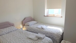 3 bedrooms - Freshwater Bay 13 (Pembroke)