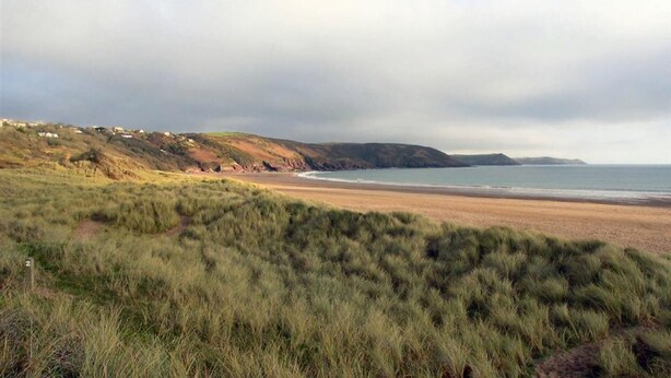 Beach nearby - Freshwater Bay 13 (Pembroke)