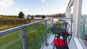 Outdoor dining - Fairview (Tenby)