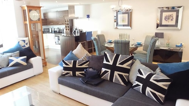 House (2 Bedrooms) | Living area - Glendower House 1 (Tenby)