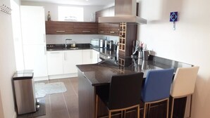 House (2 Bedrooms) | Private kitchen - Glendower House 1 (Tenby)