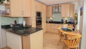 Private kitchen - Goscar Court 1 (Tenby)