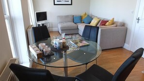 Dining - Goscar Court 2 (Tenby)