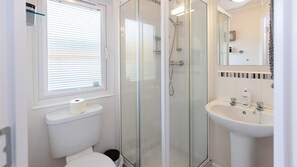 Separate bathtub and shower - Heritage Park 14 (Narberth)