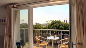 Balcony - Cobourg House 8 (Tenby)