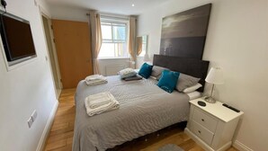 3 bedrooms, WiFi (free) - Cobourg House 8 (Tenby)