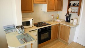 Unclassified image, 3 of 12, button - Beach Court 35 (Saundersfoot)