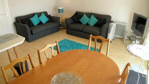 Unclassified image, 5 of 12, button - Beach Court 35 (Saundersfoot)