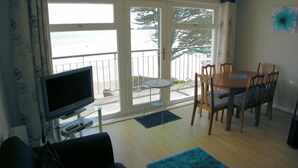 Unclassified image, 2 of 12, button - Beach Court 35 (Saundersfoot)