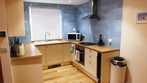 Unclassified image, 3 of 22, button - Clareston Road 1 (Tenby)