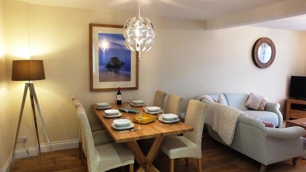 Unclassified image, 1 of 22, button - Clareston Road 1 (Tenby)